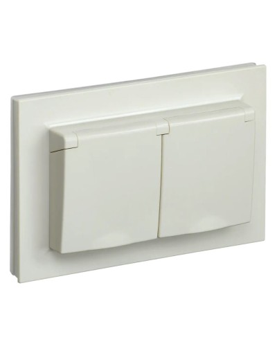 Розетка 2-местная с з/к РСбш12-3-44-БрКр бежевый BRITE (BR-R26-16-44-K10-F). Розетка с заземлением с защитными шторками и крышкой в сборе. IEK в Электростали
